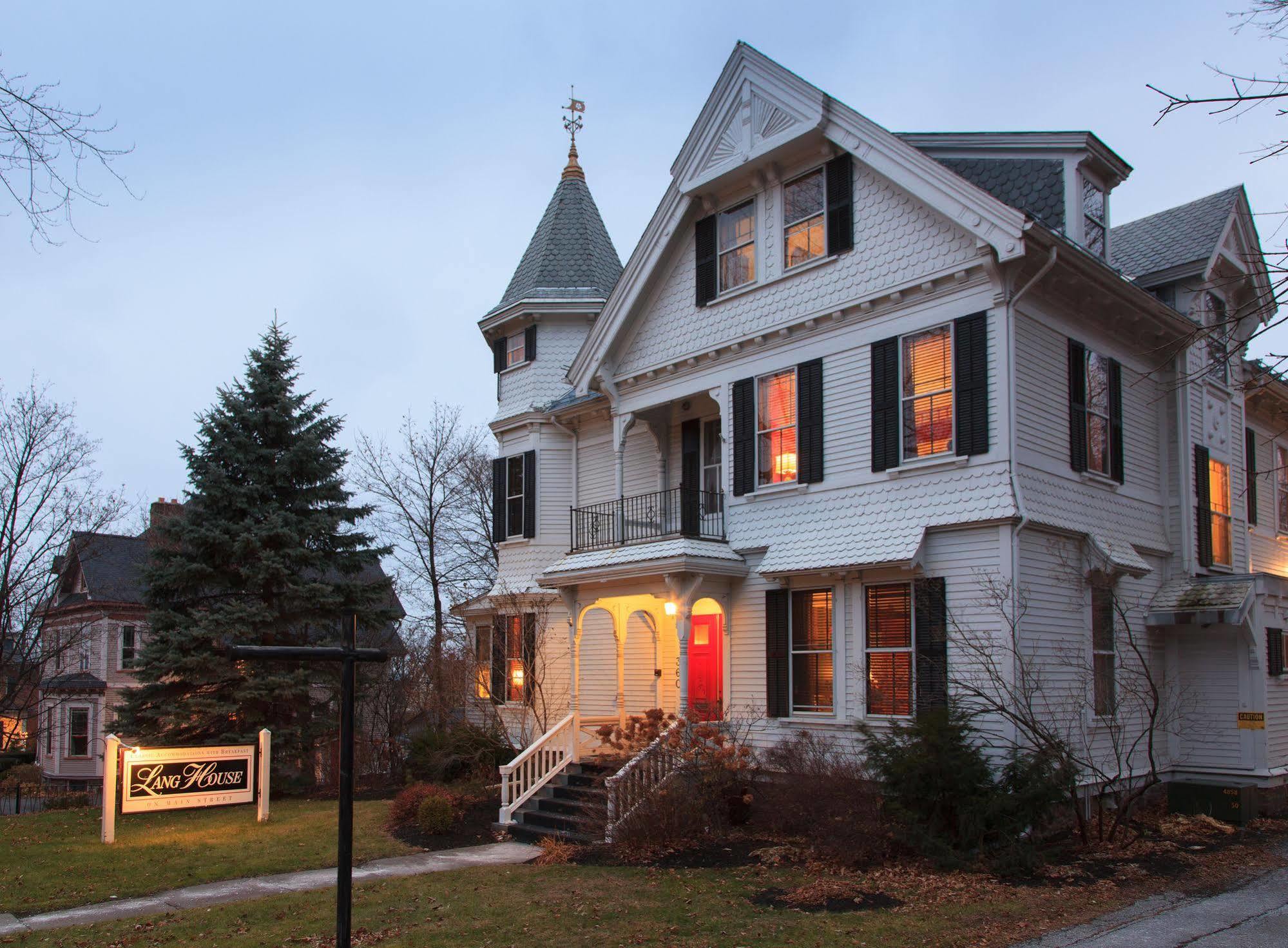 برلينغتون Lang House On Main Street Bed & Breakfast المظهر الخارجي الصورة