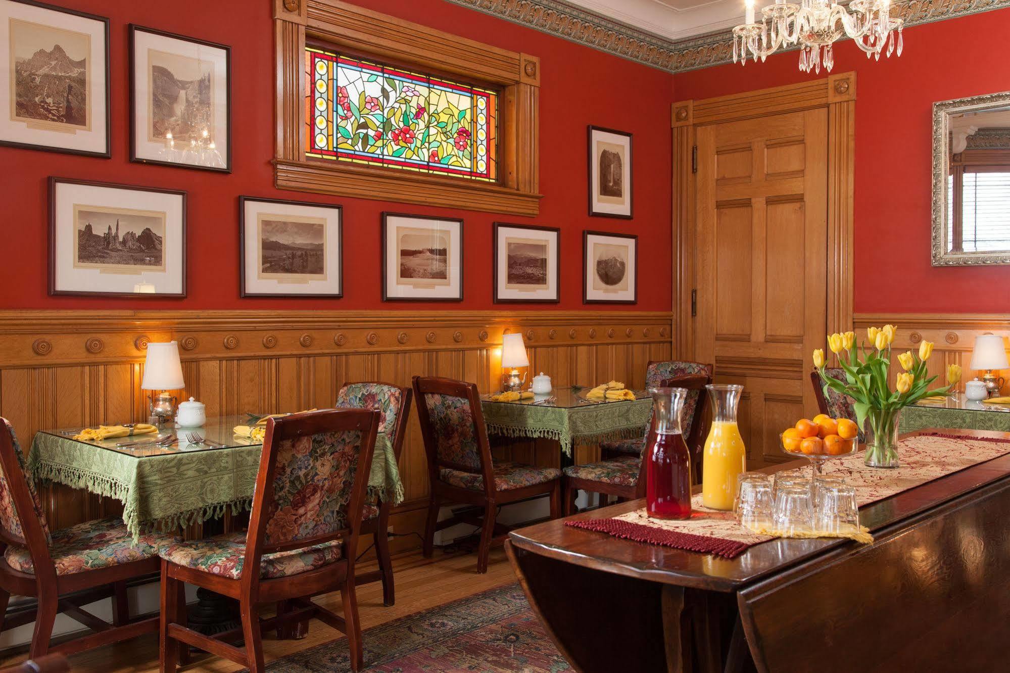 برلينغتون Lang House On Main Street Bed & Breakfast المظهر الخارجي الصورة