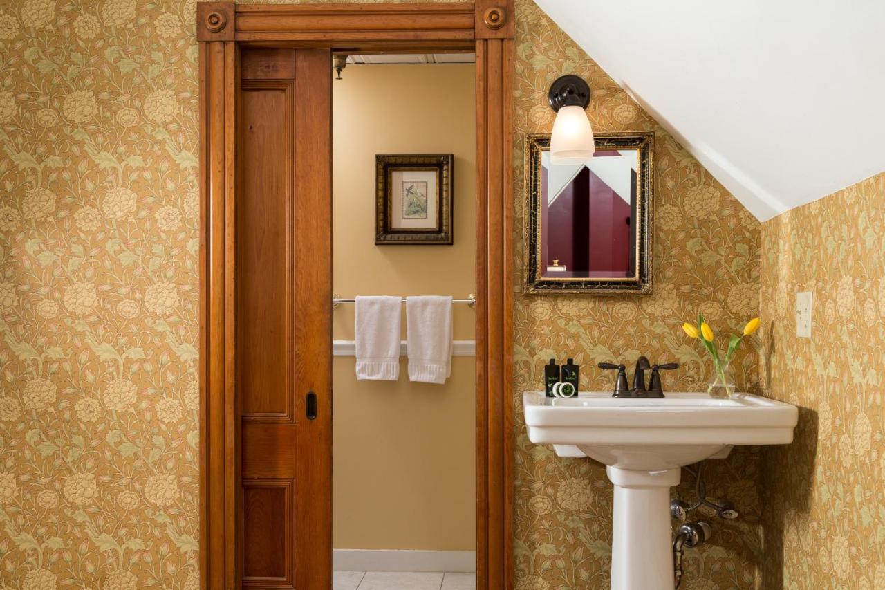 برلينغتون Lang House On Main Street Bed & Breakfast المظهر الخارجي الصورة